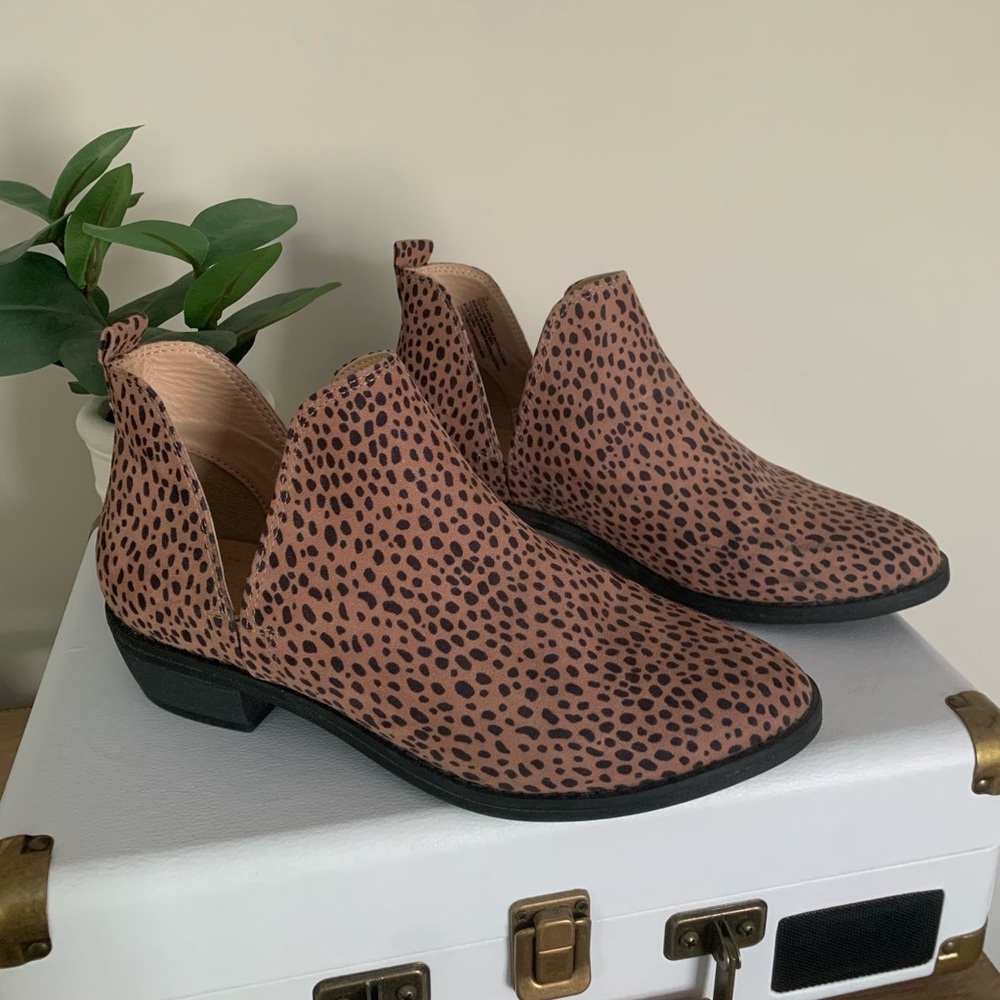 Universal Thread Leopard Booties
